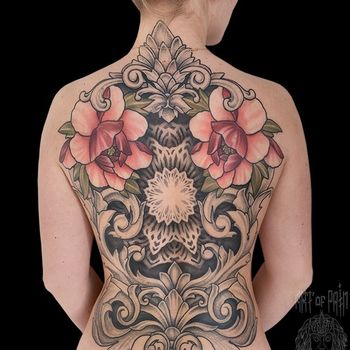 Татуировка женская орнаментал и япония на спине узор и пионы