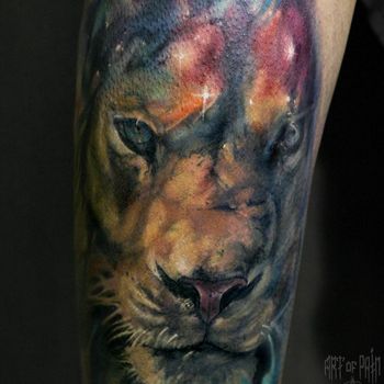 Татуировка мужская фентези на бедре лев