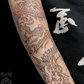 Татуировка мужская графика на предплечье дракон