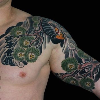 Татуировка мужская япония на плече и груди орел