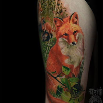 Татуировка женская реализм на бедре лисы в лесу