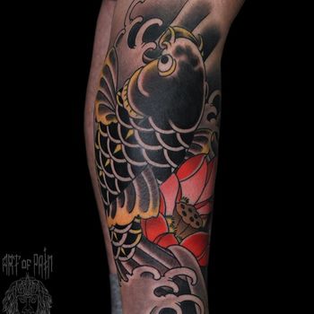 Татуировка мужская япония на голени карп и лотос красный