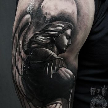 Татуировка мужская реализм на плече ангел