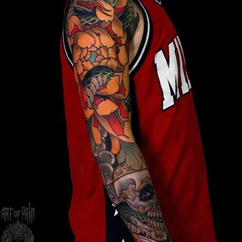 Татуировка мужская япония тату-рукав череп, хризантема, змея, вид сбоку