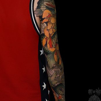 Татуировка мужская япония тату-рукав череп, хризантема, змея, вид сзади