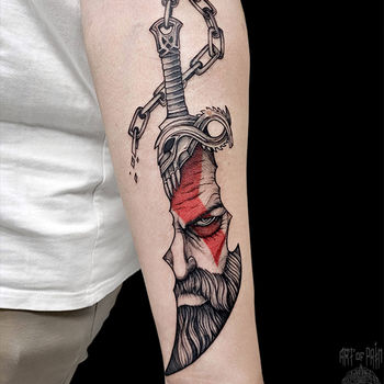 Татуировка мужская графика на предплечье Кратос нож