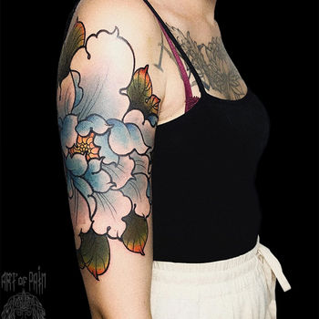 Татуировка женская япония на плече пион