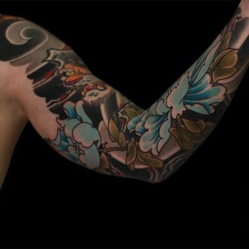 Татуировка мужская япония тату-рукав пионы
