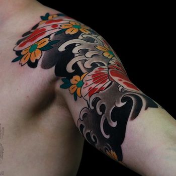 Татуировка мужская япония на плече карп