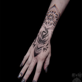 Татуировка женская орнаментална руке мандала