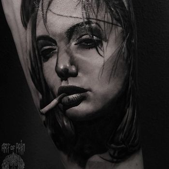 Татуировка мужская реализм на предплечье Анджелина Джоли