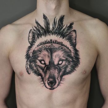 Татуировка мужская графика на груди волк