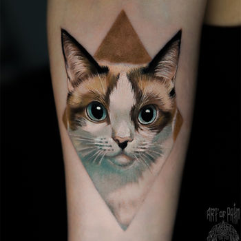 Татуировка женская реализм на предплечье кот