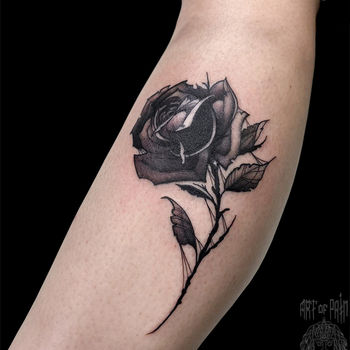 Татуировка женская нью скул на голени роза