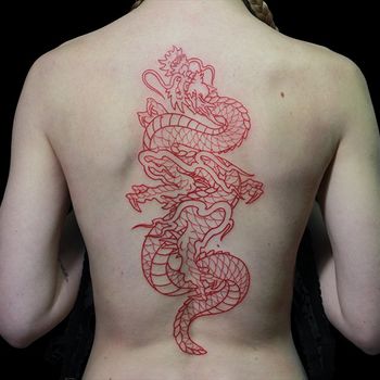 Татуировка женская япония на спине красный дракон