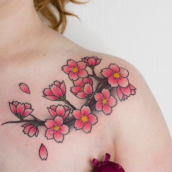 Татуировка женская япония на ключице