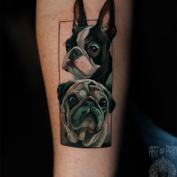 Татуировка женская реализм на предплечье собаки