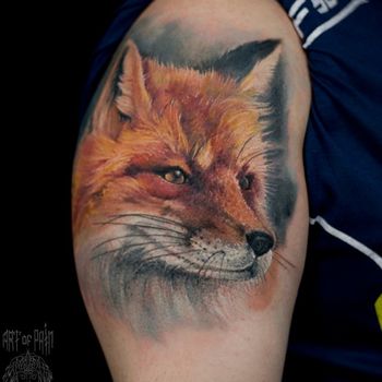 Татуировка мужская реализм на плече лиса