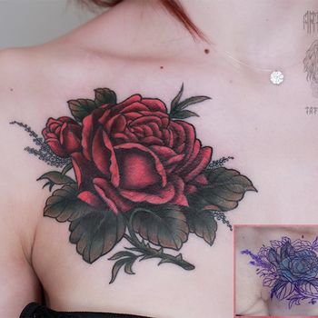 Татуировка женская нью-скул на груди цветок кавер