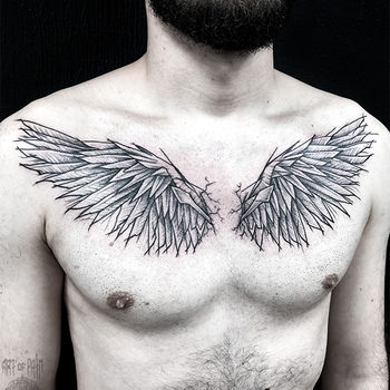 Татуировка мужская графика на груди крылья