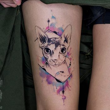 Татуировка женская акварель на бедре кот
