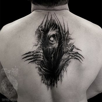 Татуировка мужская хоррор на спине монстр