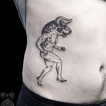 Татуировка мужская графика на боку минотавр