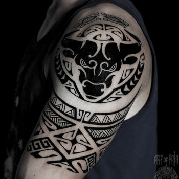 Татуировка мужская полинезия на плече бык