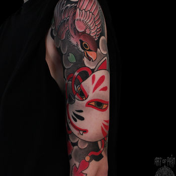 Татуировка мужская япония на плече птица и маска лисы