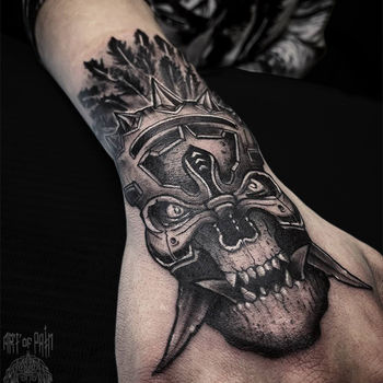 Татуировка мужская графика на кисти череп в маске