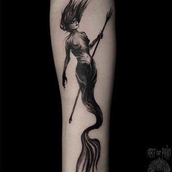 Татуировка женская хоррор на предплечье русалка 