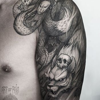 Татуировка мужская графика на плече кицунэ