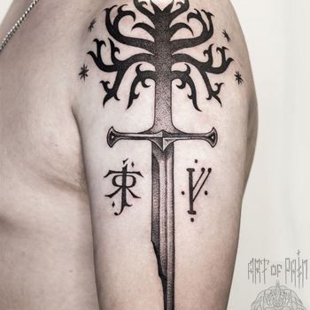 Татуировка мужская графика на плече меч