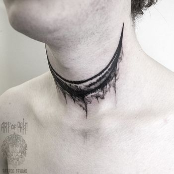 Татуировка мужская хоррор на шее смайлик