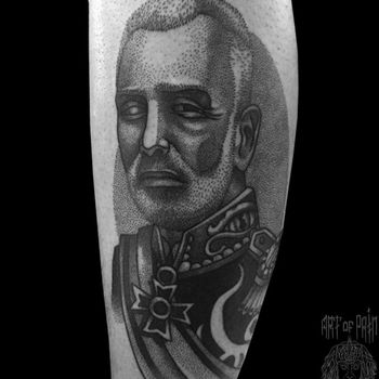 Татуировка мужская графика на голени портрет
