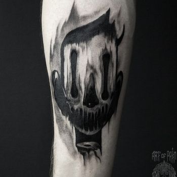 Татуировка мужская хоррор на предплечье клоун