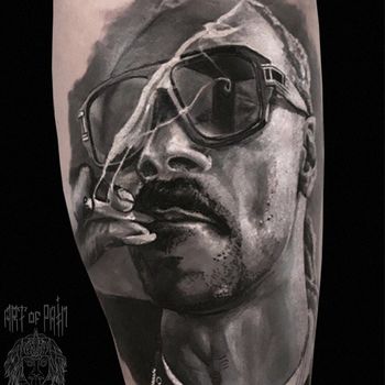 Татуировка мужская реализм на голени Snoop Dogg