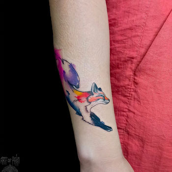 Татуировка женская акварель на предплечье лиса