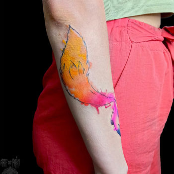 Татуировка женская акварель на предплечье лиса (хвост)