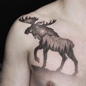 Татуировка мужская графика на груди лось, лес, космос
