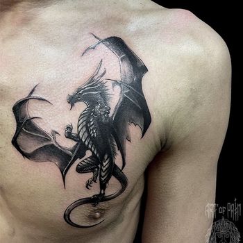 Татуировка мужская фентези на груди дракон