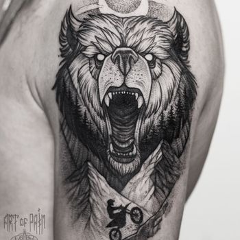 Татуировка мужская графика на плече медведь