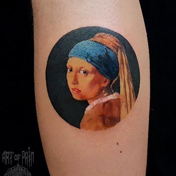 Татуировка мужская реализм на голени Девушка с жемчужной серёжкой