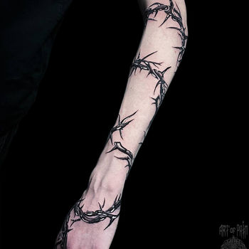 Татуировка мужская графика на руке колючка