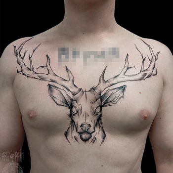 Татуировка мужская графика на груди олень