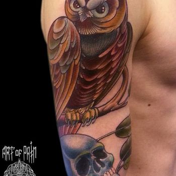 Татуировка мужская нью скул на плече сова