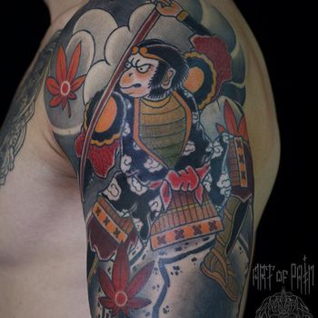 Татуировка мужская япония на плече обезьяна-самурай