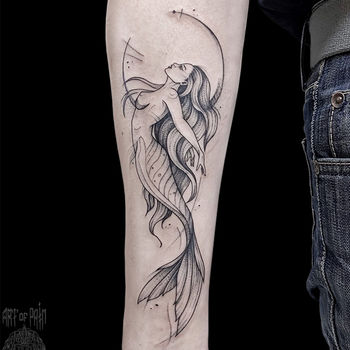 Татуировка мужская графика на предплечье русалка