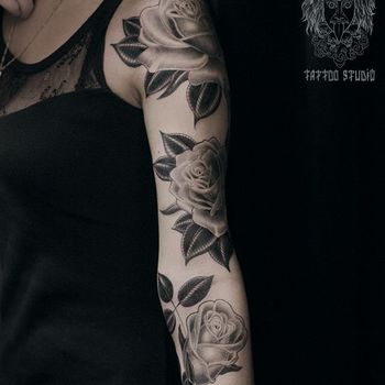 Татуировка женская олд скул рукав цветы