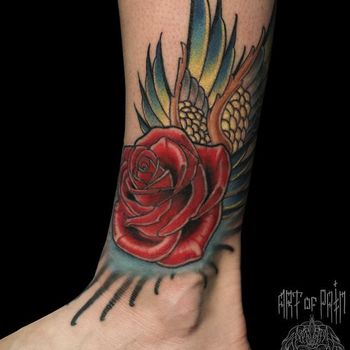 Татуировка женская олд скул на щиколотке роза